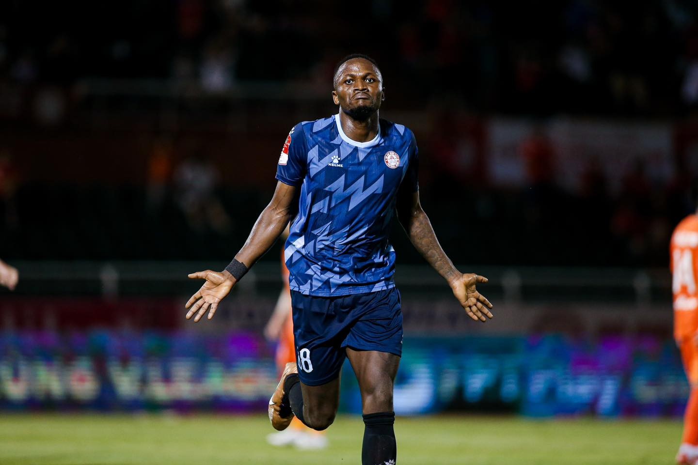 Tiền đạo Victor Mansaray