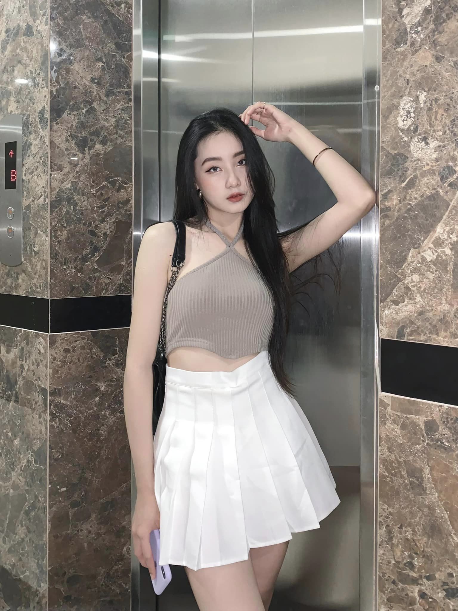 Chiêm ngưỡng nhan sắc 'cực phẩm' của bạn gái cựu trung vệ ĐT Việt Nam - Ảnh 9