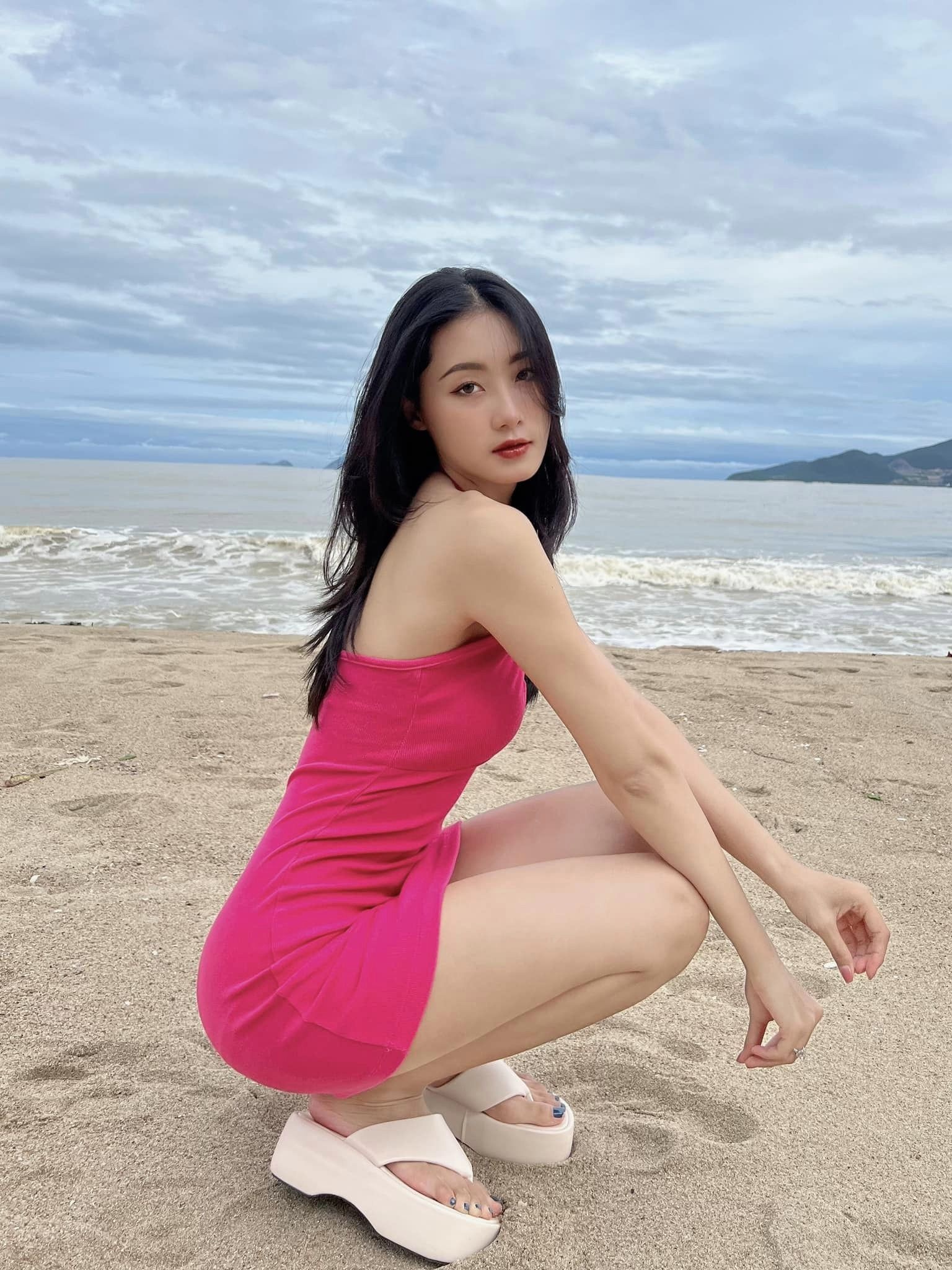 Chiêm ngưỡng nhan sắc 'cực phẩm' của bạn gái cựu trung vệ ĐT Việt Nam - Ảnh 11