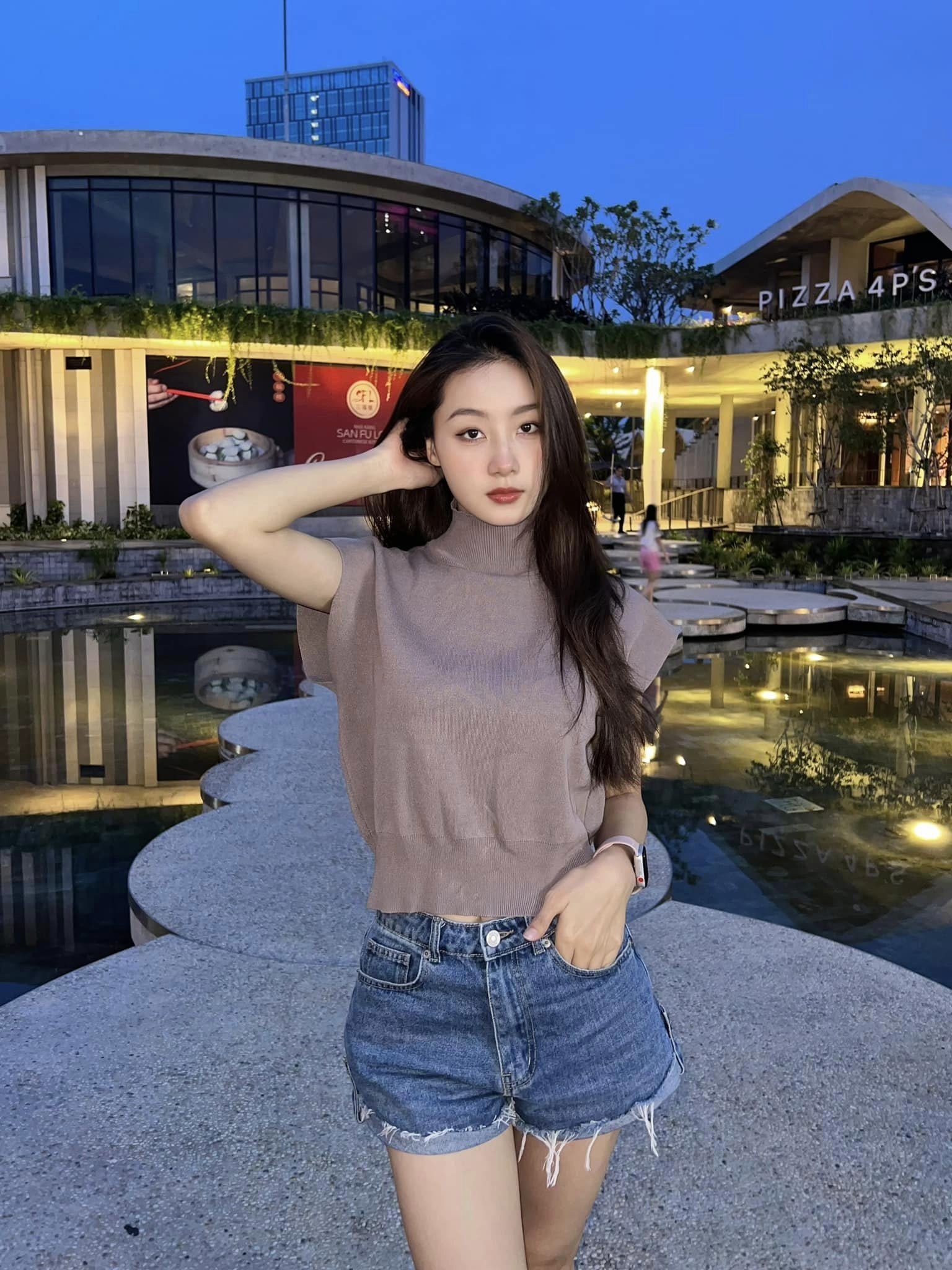 Đỗ Khánh Huyền là một hot girl khá nổi tiếng của thế hệ 10X