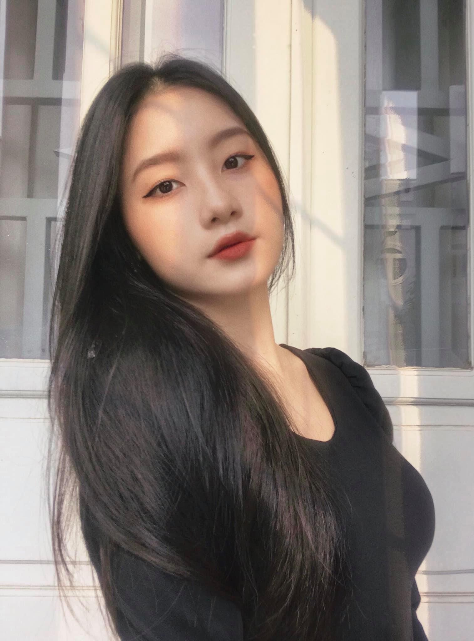 Chiêm ngưỡng nhan sắc 'cực phẩm' của bạn gái cựu trung vệ ĐT Việt Nam - Ảnh 17