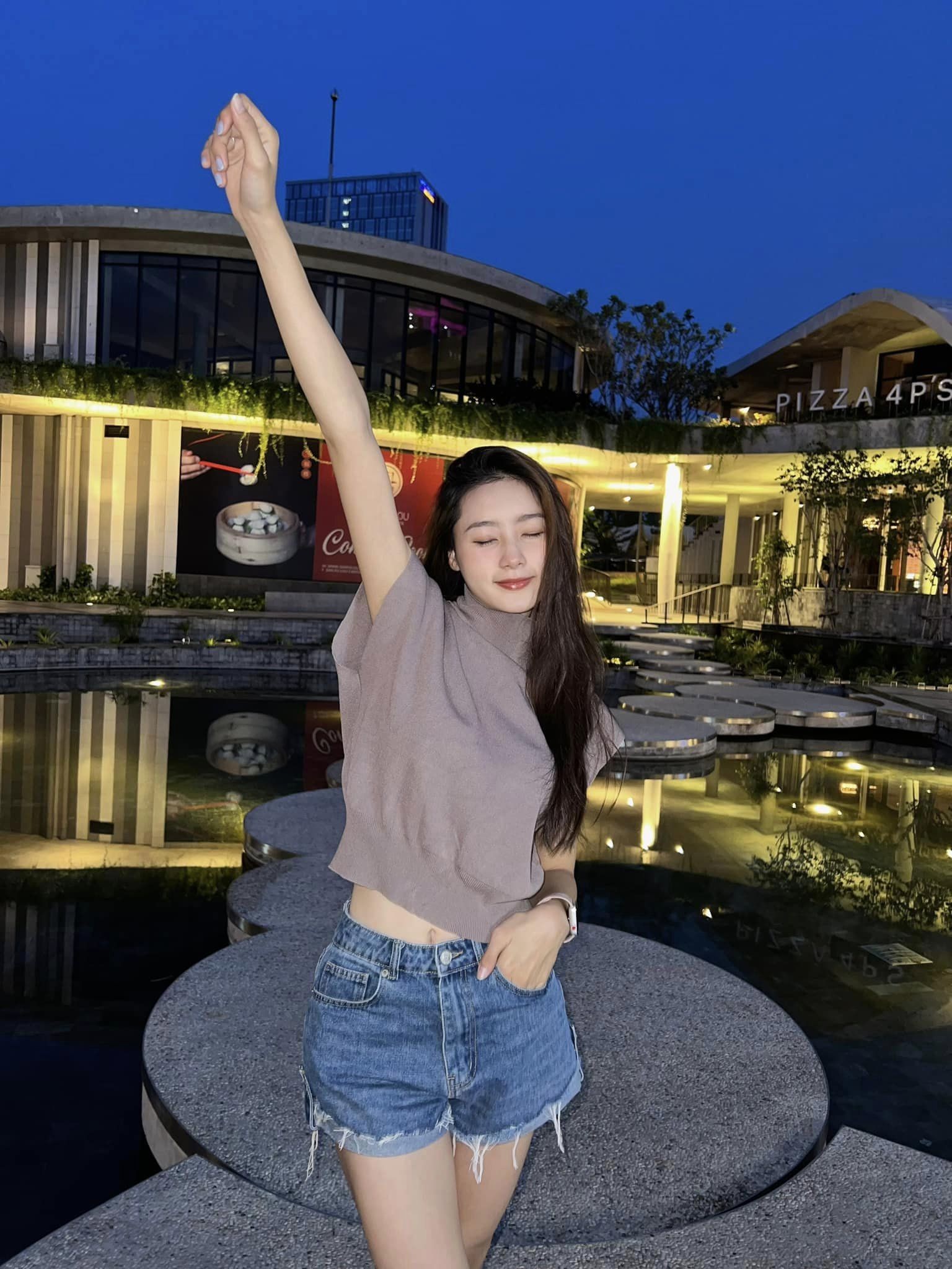 Chiêm ngưỡng nhan sắc 'cực phẩm' của bạn gái cựu trung vệ ĐT Việt Nam - Ảnh 2