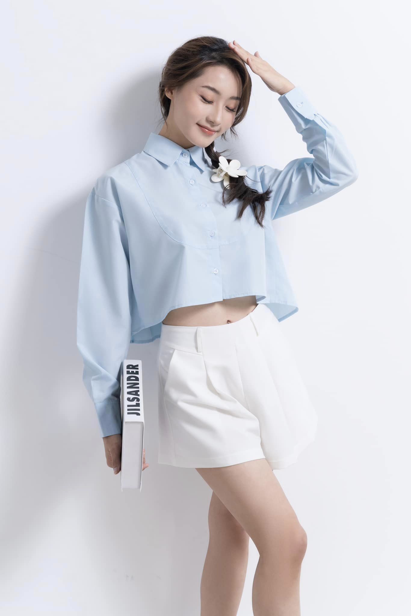 Khánh Huyền cũng thử sức với lĩnh vực của một người mẫu ảnh