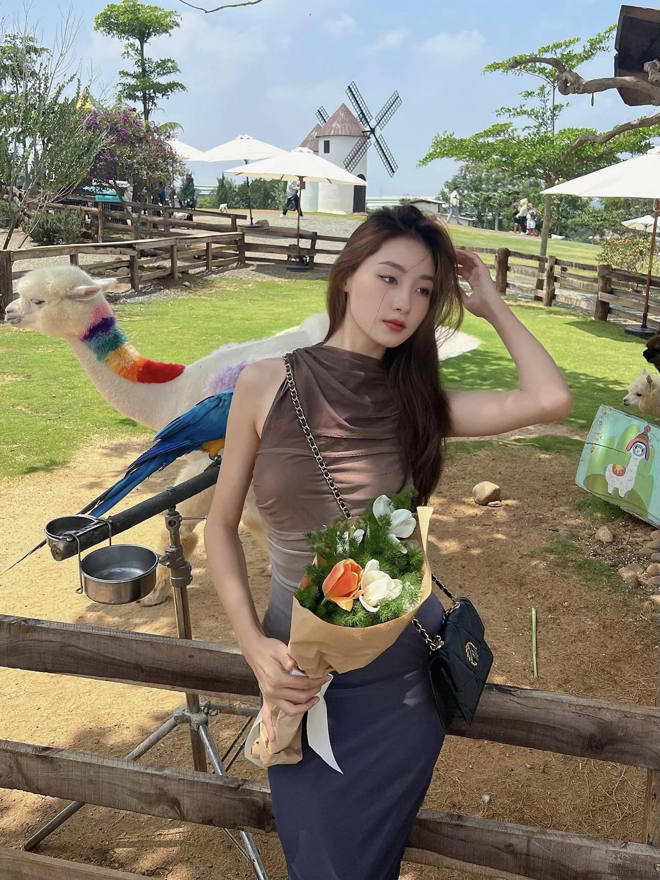 Chiêm ngưỡng nhan sắc 'cực phẩm' của bạn gái cựu trung vệ ĐT Việt Nam - Ảnh 4