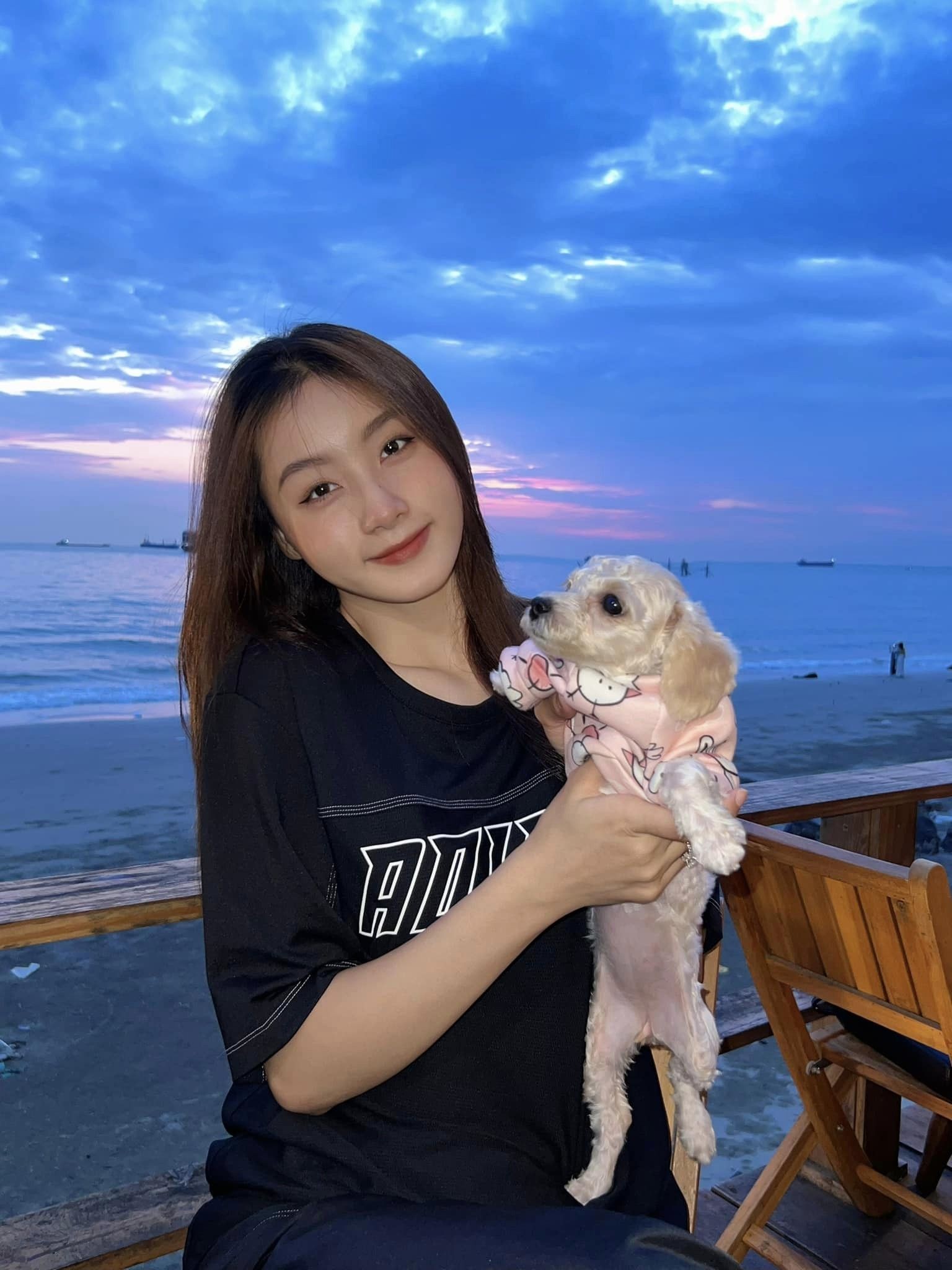 Chiêm ngưỡng nhan sắc 'cực phẩm' của bạn gái cựu trung vệ ĐT Việt Nam - Ảnh 3