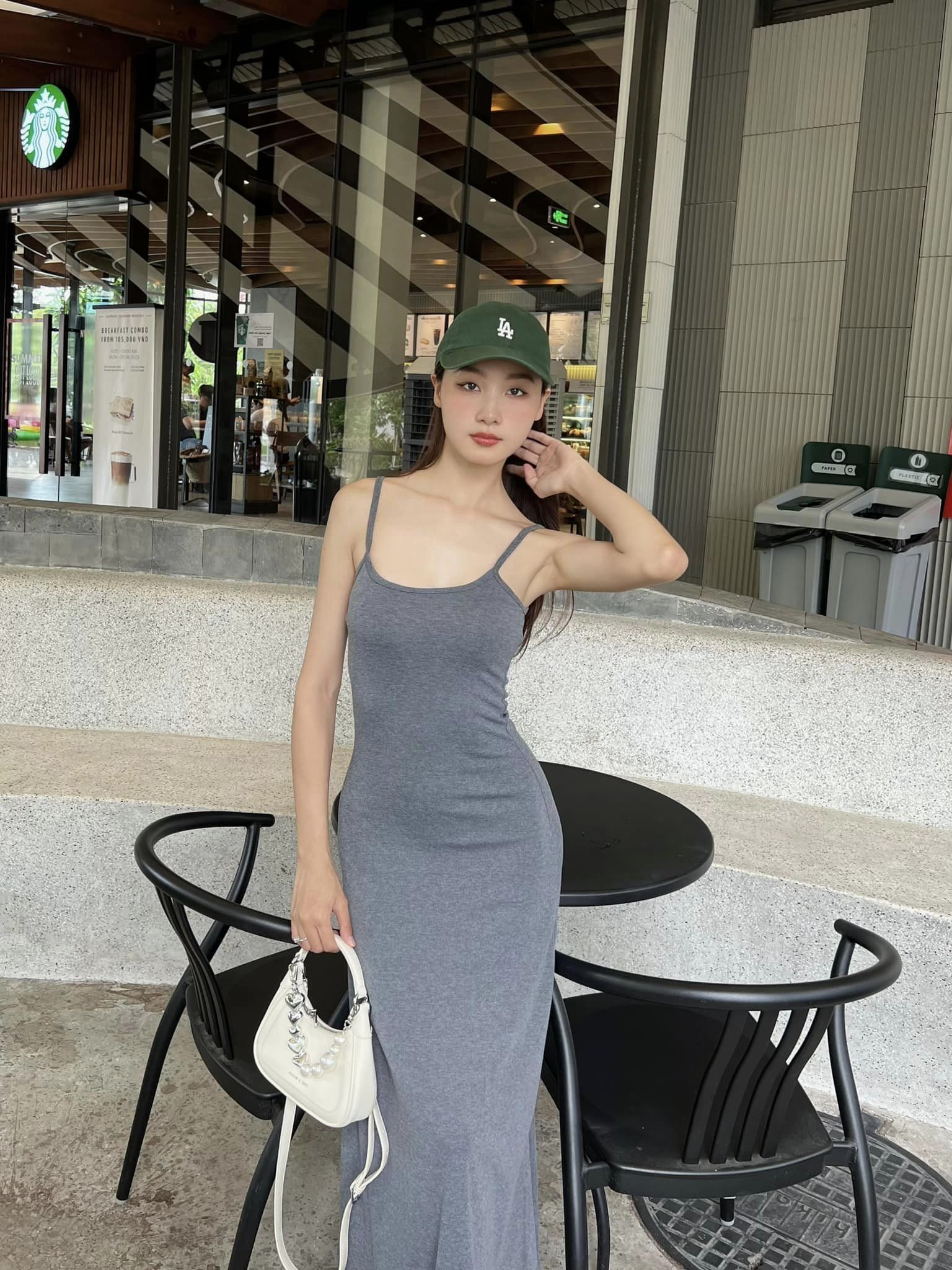 Chiêm ngưỡng nhan sắc 'cực phẩm' của bạn gái cựu trung vệ ĐT Việt Nam - Ảnh 1