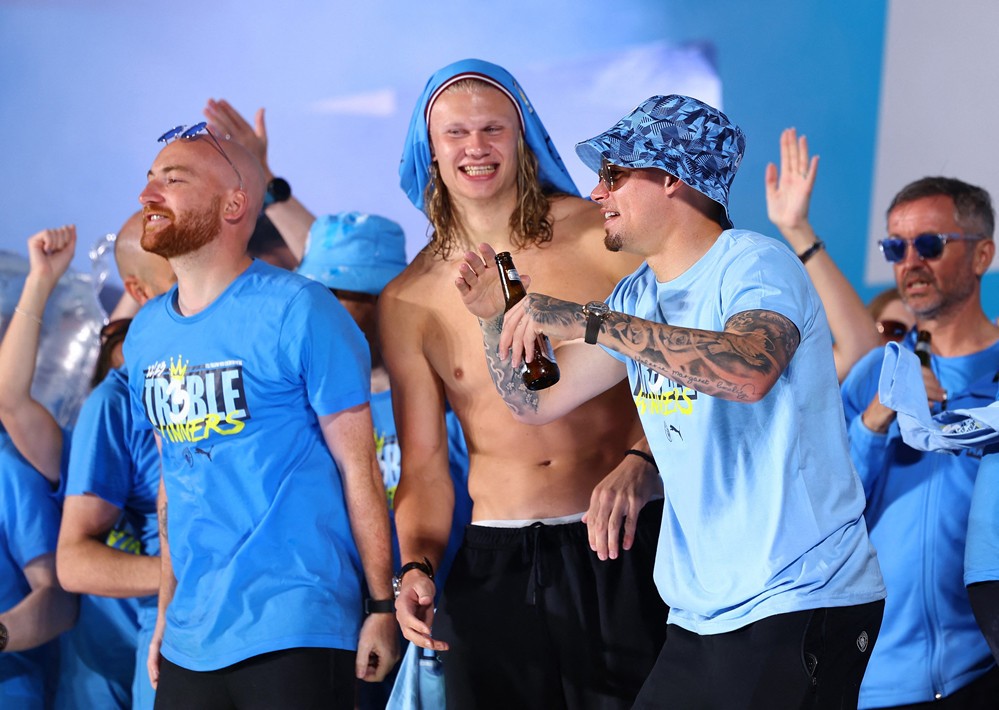 Haaland cùng đồng đội khuấy động lễ mừng công