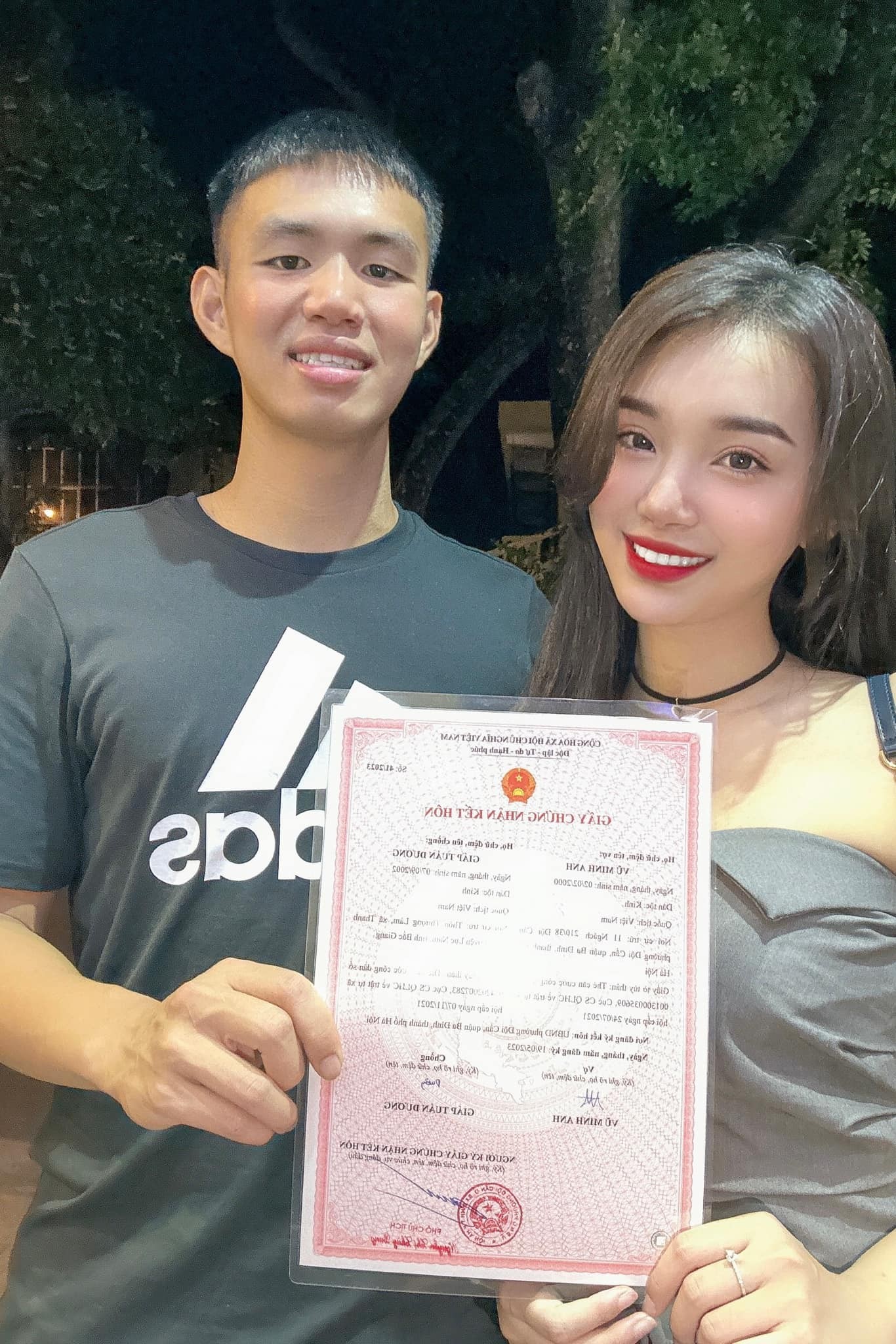 Giáp Tuấn Dương “khoe” tin vui đã đăng ký kết hôn với bạn gái Vũ Minh Anh Giáp Tuấn Dương “khoe” tin vui đã đăng ký kết hôn với bạn gái Vũ Minh Anh