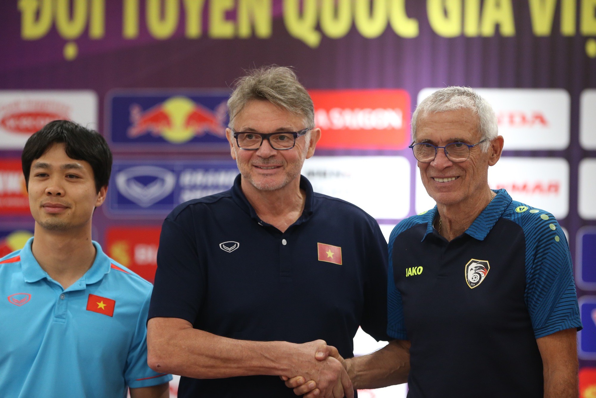 HLV Troussier cho biết sẽ dùng Công Phượng ở một khoảng thời gian nhất định