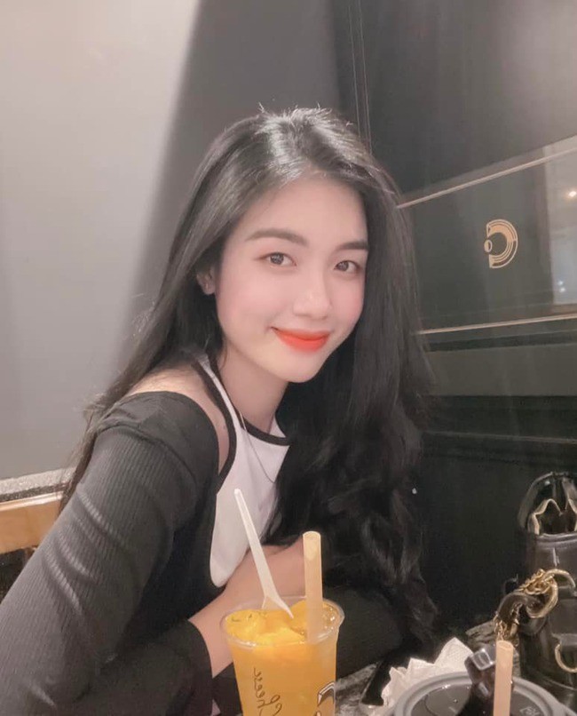 Mộng Kha còn gây ấn tượng với vẻ ngoài trong sáng, thơ ngây