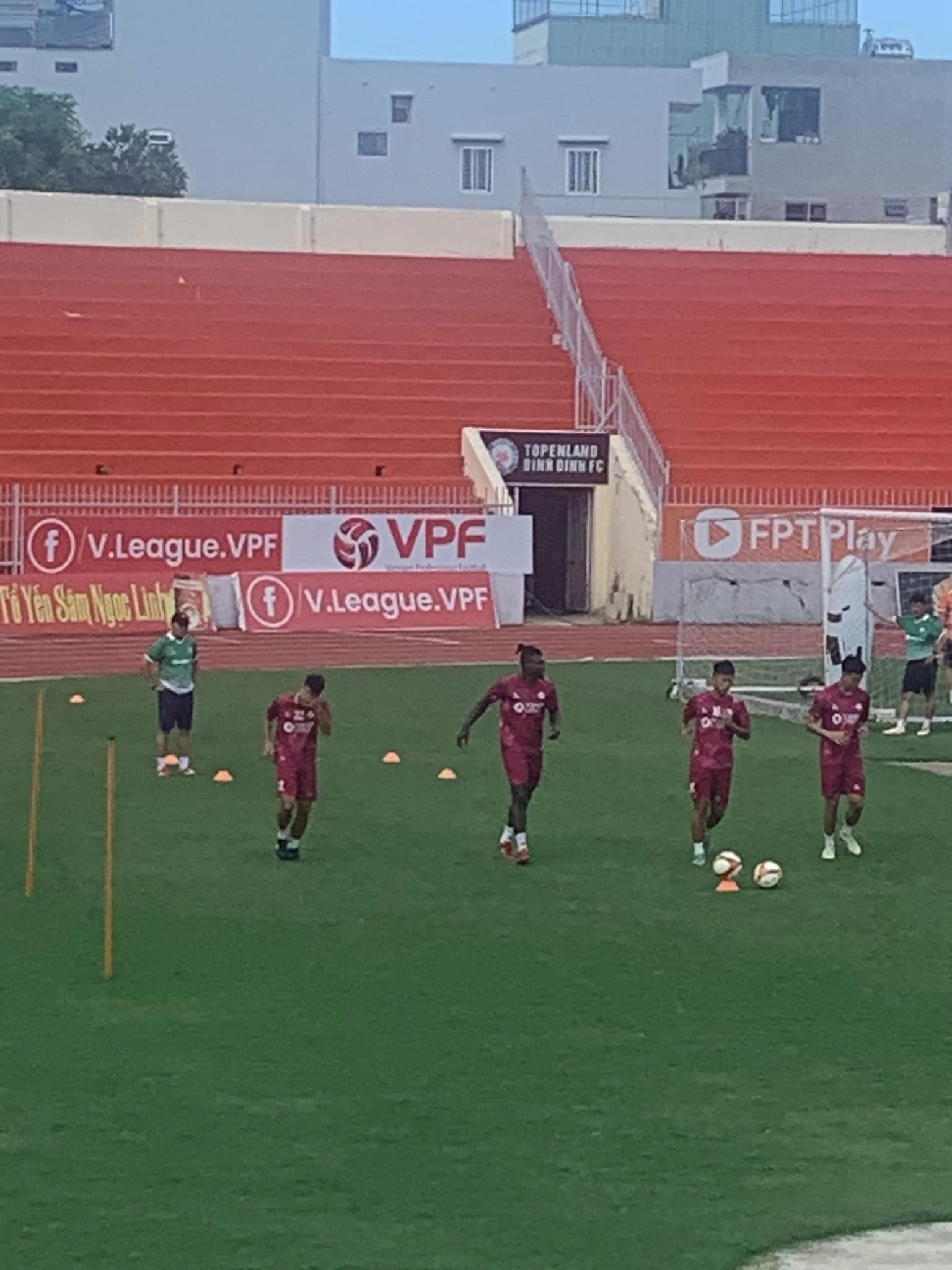 Nnamani tập luyện cùng CLB Bình Định