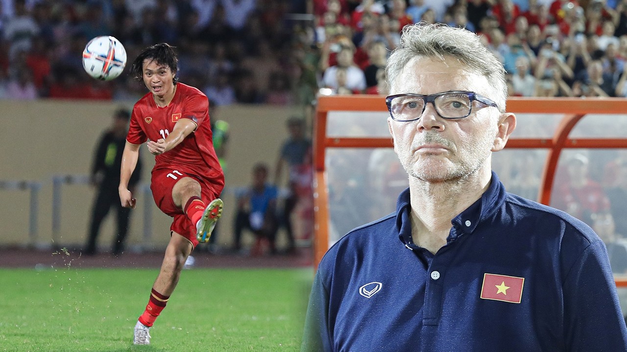 Nguyễn Tuấn Anh dần khẳng định được vai trò quan trọng dưới thời HLV Troussier Nguyễn Tuấn Anh dần khẳng định được vai trò quan trọng dưới thời HLV Troussier