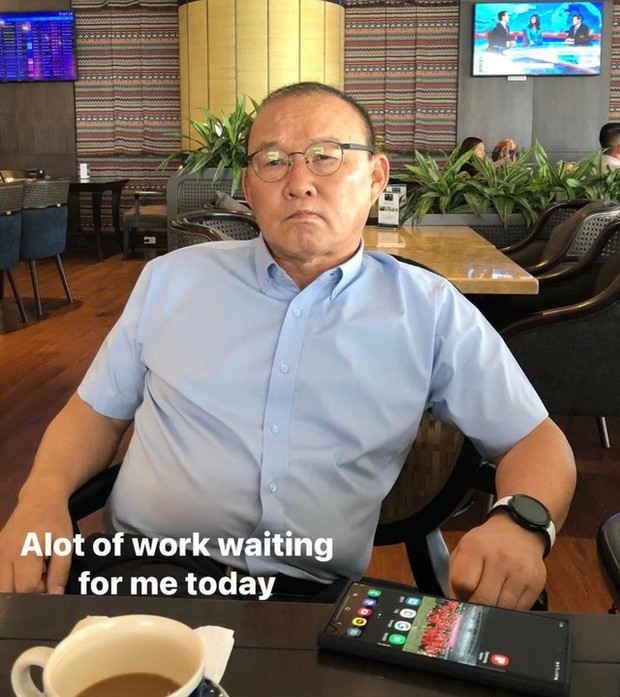 Hình nền chiếc điện thoại của thầy Park gây chú ý