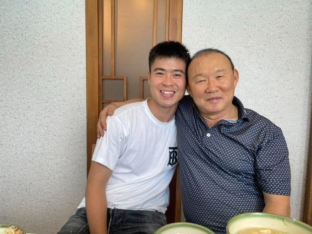 HLV Park Hang-seo tiếp tục 'ghi điểm' với NHM Việt Nam bởi hành động ấm áp - Ảnh 1