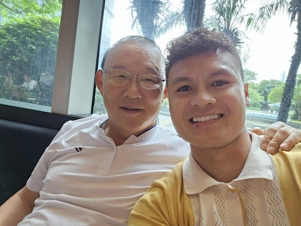 HLV Park Hang-seo tiếp tục 'ghi điểm' với NHM Việt Nam bởi hành động ấm áp - Ảnh 3