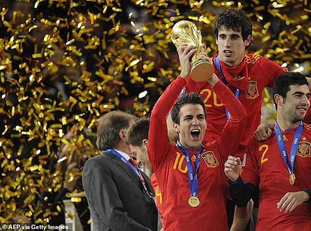 Cesc Fabregas vô địch World Cup 2010 cùng ĐT Tây Ban Nha Cesc Fabregas vô địch World Cup 2010 cùng ĐT Tây Ban Nha