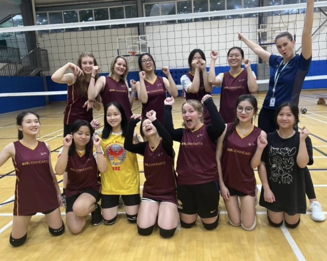 Hương Anh đam mê trái bóng từ năm 12 tuổi. Sân đấu mang lại cho cô niềm vui và rèn tính kiên trì, tinh thần quyết thắng