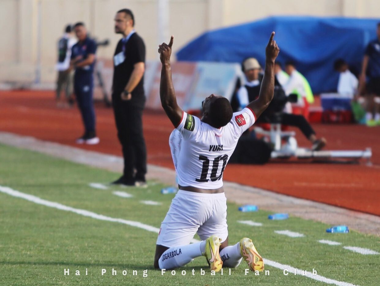 Vòng 13 V-League: HLV Chu Đình Nghiêm ca ngợi học trò, thuyền trưởng Thanh Hóa bức xúc vì một điều - Ảnh 1