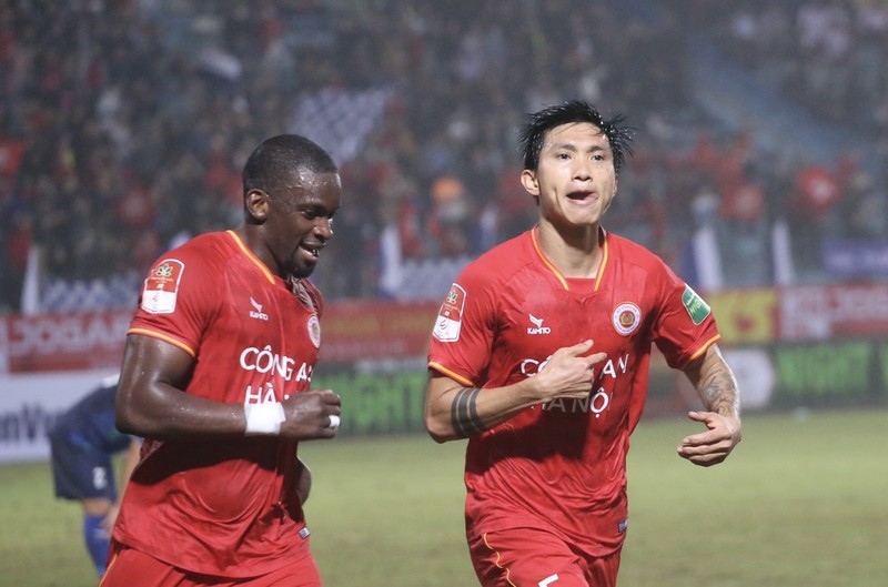 Văn Hậu đang trở thành trụ cột của CLB CAHN Văn Hậu đang trở thành trụ cột của CLB CAHN