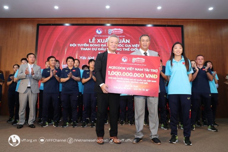 ĐT nữ Việt Nam đã được Acecook Việt Nam tài trợ 1 tỷ đồng. Ảnh: VFF