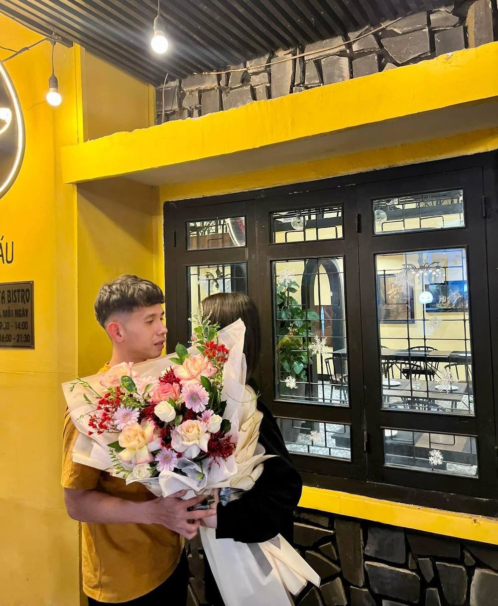 Hồng Duy thủ khoe những khoảnh khắc tình tứ với một nửa của mình vào mỗi dịp đặc biệt