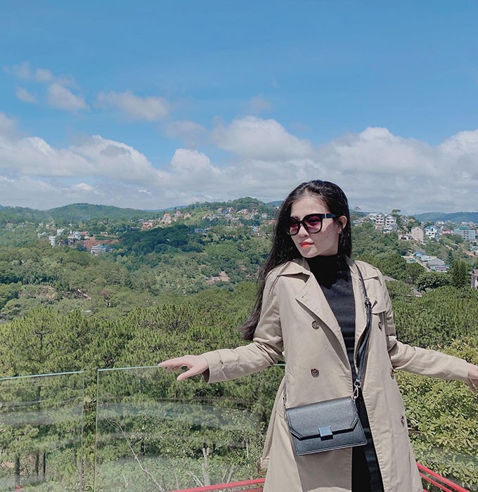 Kiều Oanh lựa chọn cách ăn mặc giản dị, không sexy hay quá cá tính