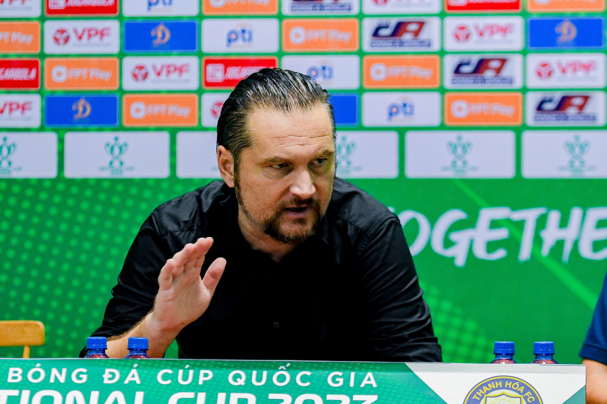 HLV Popov chưa hài lòng sau chiến thắng nhọc nhằn của các học trò