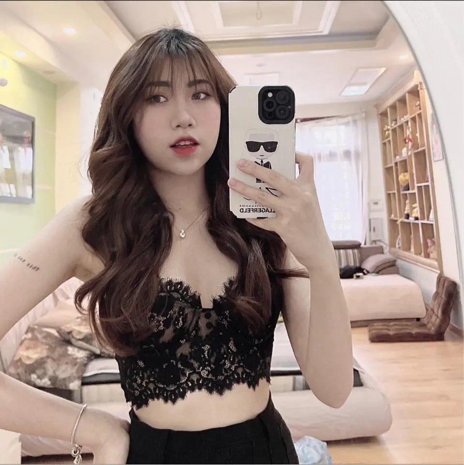 Nguyễn Thị Nụ, em gái Văn Toàn ngày càng nhuận sắc, theo đuổi phong cách ăn mặc cực kỳ sexy