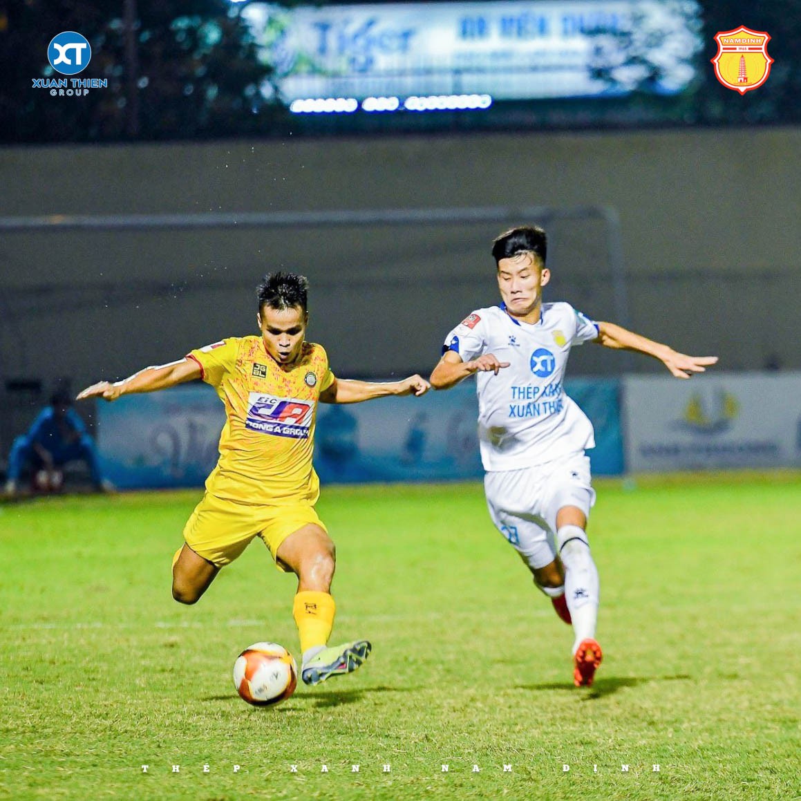 V-League 2023: HLV Vũ Hồng Việt điểm tên 3 ứng cử viên vô địch, thuyền trưởng Thanh Hóa chỉ ra nguyên nhân thất bại - Ảnh 1 V-League 2023: HLV Vũ Hồng Việt điểm tên 3 ứng cử viên vô địch, thuyền trưởng Thanh Hóa chỉ ra nguyên nhân thất bại - Ảnh 1