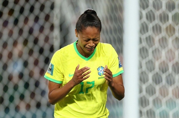 Tiền đạo Ary Borges bật khóc khi ghi bàn cho tuyển nữ Brazil Tiền đạo Ary Borges bật khóc khi ghi bàn cho tuyển nữ Brazil