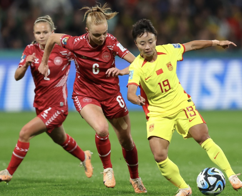 Tuyển nữ Trung Quốc gửi đơn khiếu nại trong tài lên FIFA