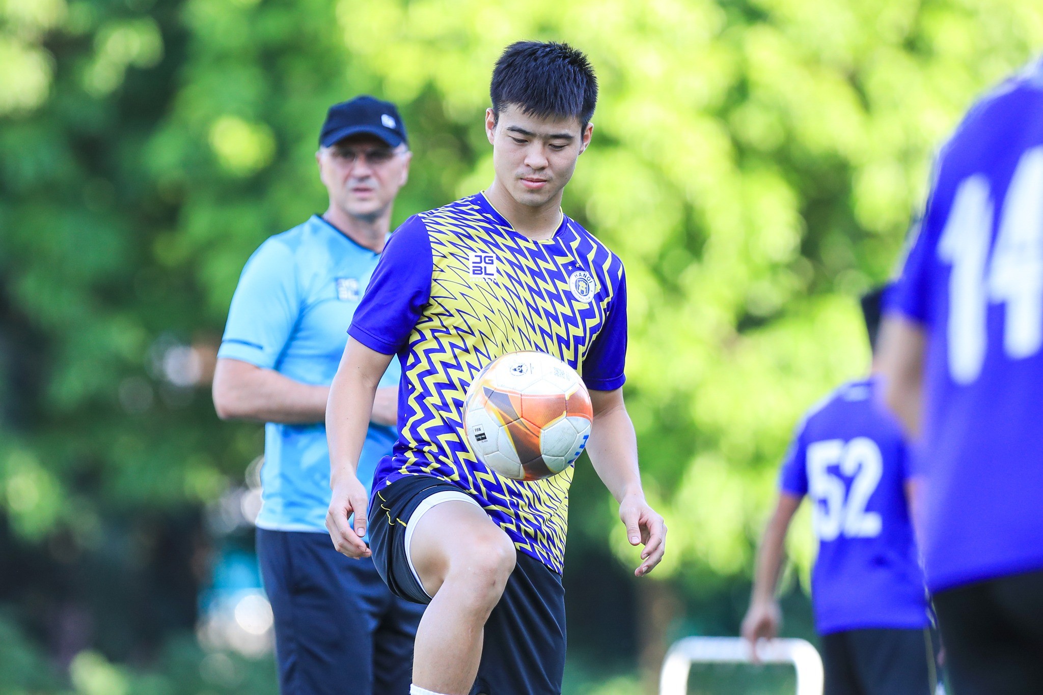 Trung vệ Duy Mạnh