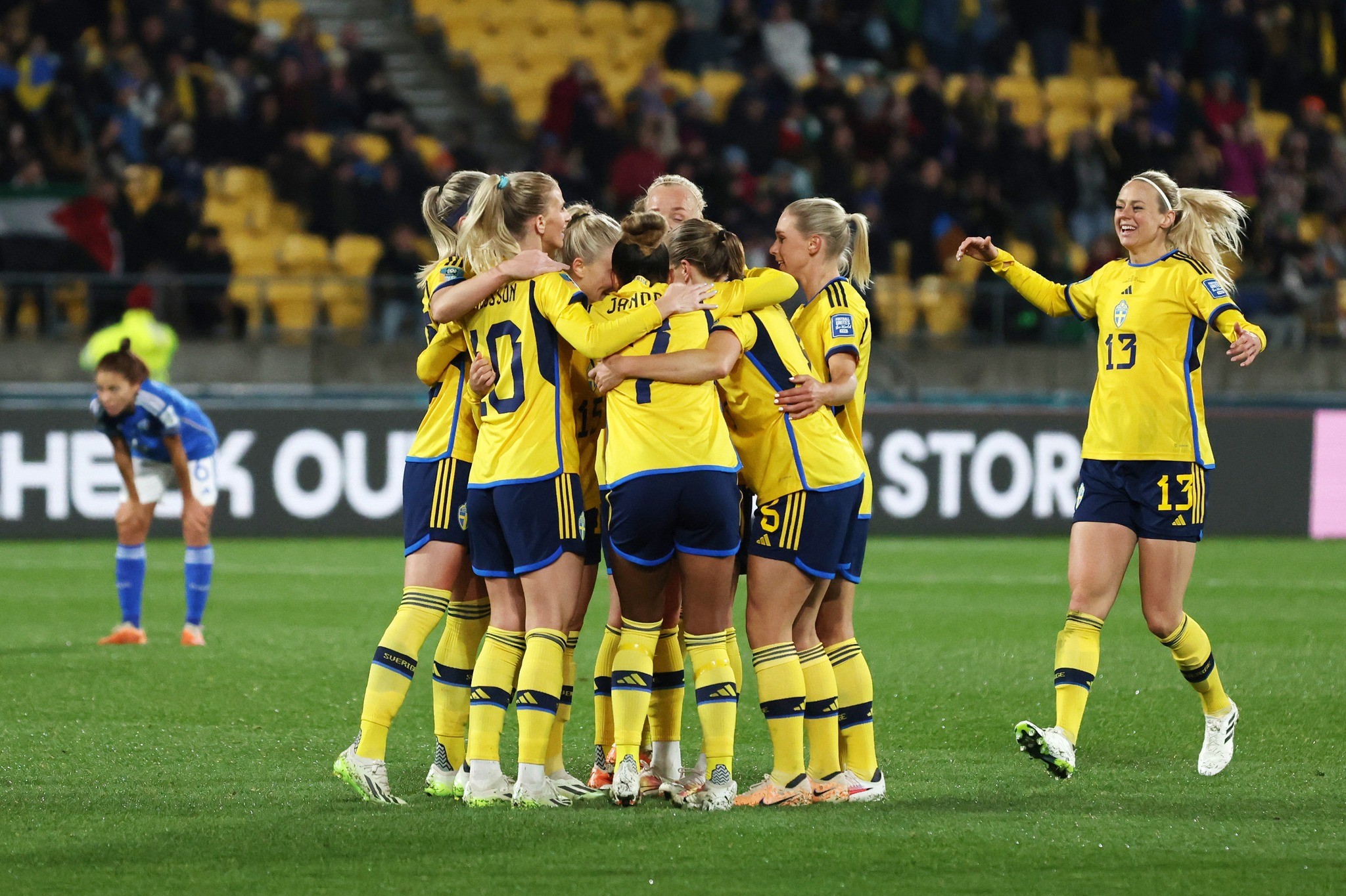 Tuyển Thụy Điển sớm giành vé vào vòng 1/8