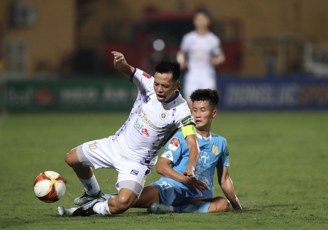 V-League 2023: Thuyền trưởng Hà Nội FC khen học trò, HLV Vũ Hồng Việt nói gì về trọng tài? - Ảnh 1 V-League 2023: Thuyền trưởng Hà Nội FC khen học trò, HLV Vũ Hồng Việt nói gì về trọng tài? - Ảnh 1