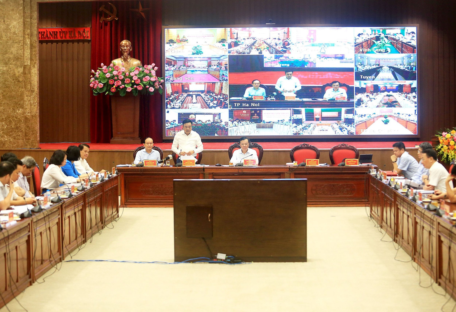 Bí thư Thành ủy Hà Nội Đinh Tiến Dũng cùng các đồng chí lãnh đạo thành phố Hà Nội dự Hội nghị Bí thư Thành ủy Hà Nội Đinh Tiến Dũng cùng các đồng chí lãnh đạo thành phố Hà Nội dự Hội nghị