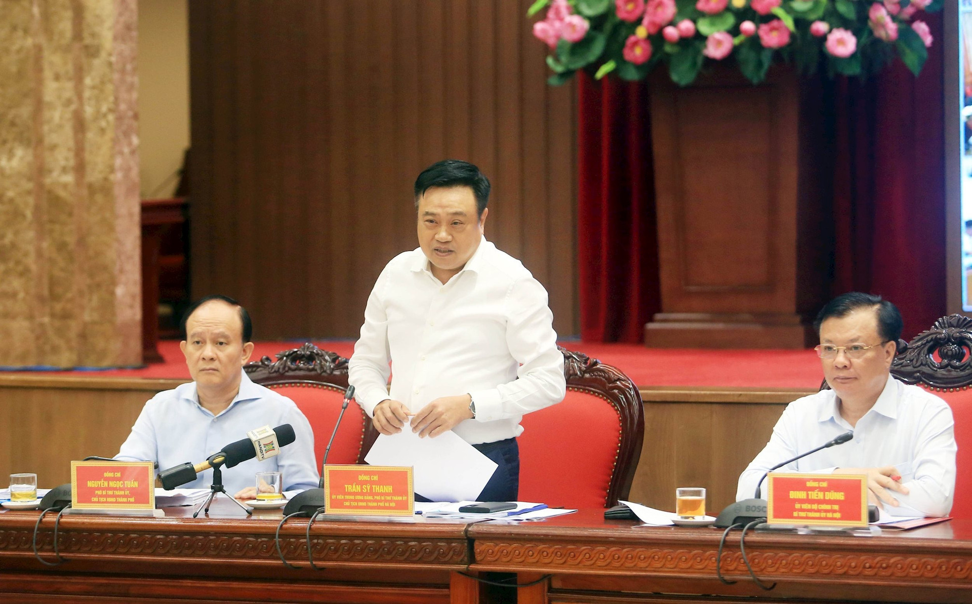 Chủ tịch UBND thành phố Hà Nội Trần Sỹ Thanh phát biểu tham luận tại hội nghị Chủ tịch UBND thành phố Hà Nội Trần Sỹ Thanh phát biểu tham luận tại hội nghị