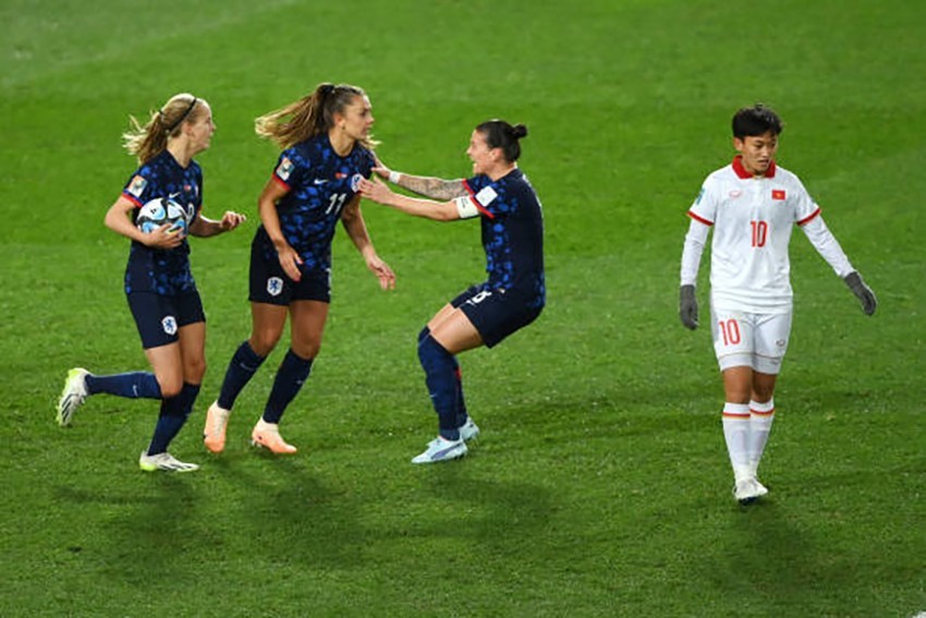 Tuyển nữ Việt Nam chia tay World Cup 2023 sau thất bại đậm trước Hà Lan - Ảnh 2 Tuyển nữ Việt Nam chia tay World Cup 2023 sau thất bại đậm trước Hà Lan - Ảnh 2