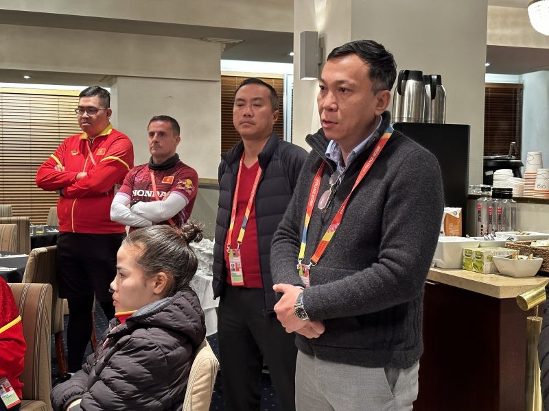 Chủ tịch VFF tới thăm hỏi động viên tinh thần của tuyển nữ Việt Nam Chủ tịch VFF tới thăm hỏi động viên tinh thần của tuyển nữ Việt Nam