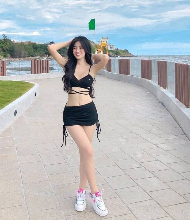 Bạn gái cựu tuyển thủ U23 Việt Nam diện bikini nhỏ xíu khoe thân hình như búp bê - Ảnh 3 Bạn gái cựu tuyển thủ U23 Việt Nam diện bikini nhỏ xíu khoe thân hình như búp bê - Ảnh 3