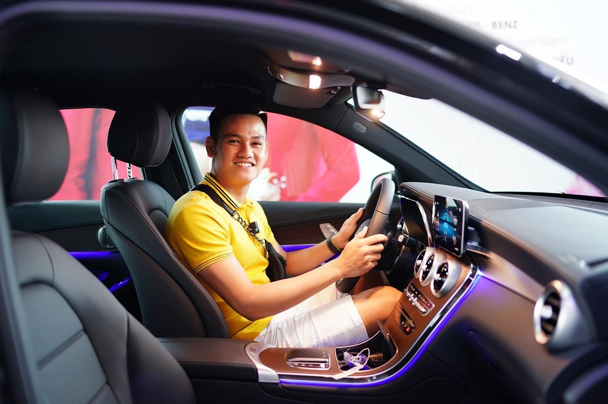 Hậu vệ Hồ Tấn Tài của Công an Hà Nội mua chiếc Mercedes-Benz GLC 200 4Matic với giá hơn 2 tỷ đồng