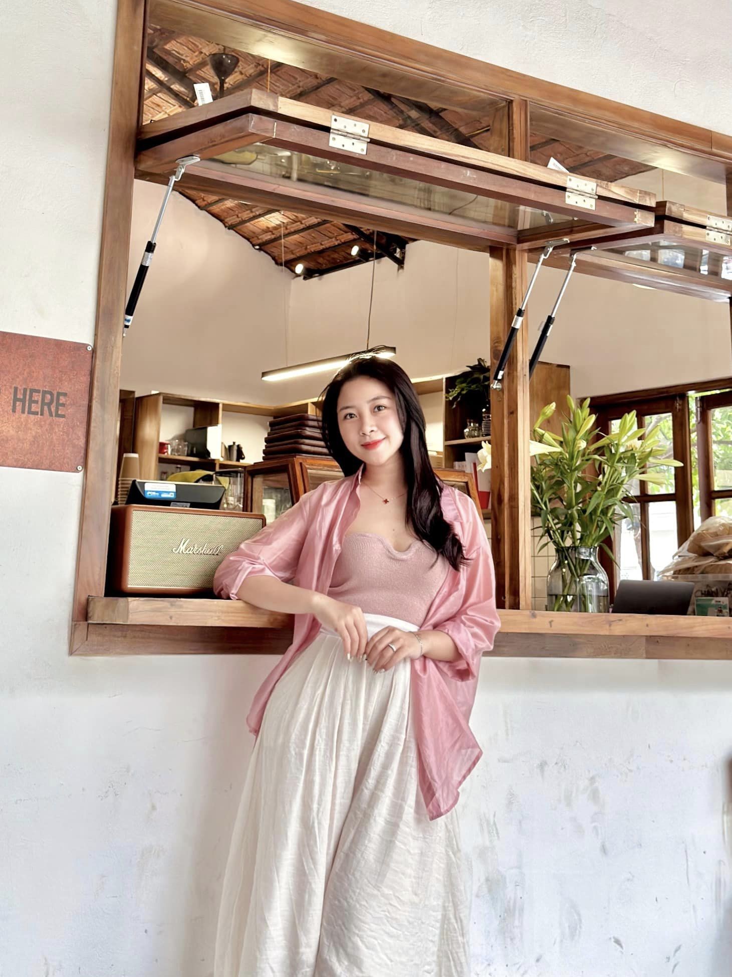 Hot girl xứ Nghệ khoe nhan sắc ngày càng thăng hạng, nhận về 'mưa lời khen' từ CDM - Ảnh 2