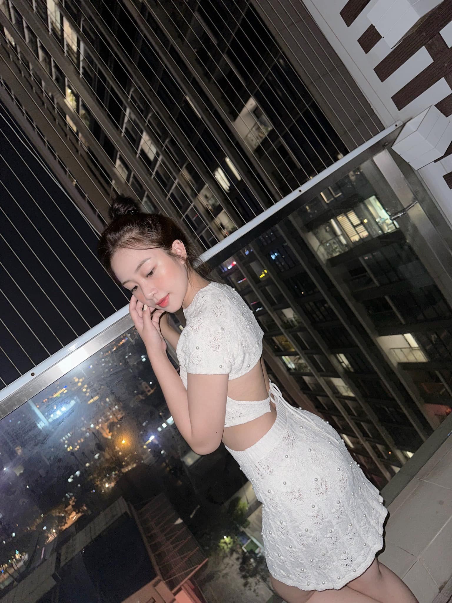 Vóc dáng của Nhật Linh vẫn gọn gàng cùng 3 vòng cực chuẩn khiến cô được xếp vào diện WAGs đẹp nhất làng bóng đá Việt