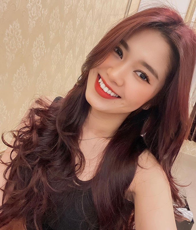 Cận cảnh nhan sắc ngọt ngào của bạn gái trung vệ CLB Công an Hà Nội - Ảnh 1