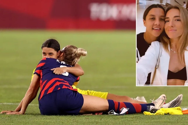 Sam Kerr và Mewis tại trận tranh huy chương đồng Olympic Tokyo Sam Kerr và Mewis tại trận tranh huy chương đồng Olympic Tokyo