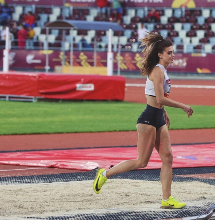 Cô lập kỷ lục cá nhân mới. Nhảy xa đạt 6m28, nhảy ba bước 13m63 ở nội dung thi đấu trong nhà. Ngoài ra, cô nhảy xa 6m21 và nhảy ba bước 13m45 khi thi đấu ngoài trời