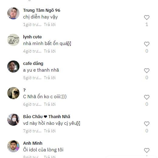 Một người hâm mộ khác nói thêm: 'chị diễn hay vậy'. Một người khác bình luận: 'nhà mình bất ổn quá' - cùng biểu tượng cảm xúc mặt cười Một người hâm mộ khác nói thêm: 'chị diễn hay vậy'. Một người khác bình luận: 'nhà mình bất ổn quá' - cùng biểu tượng cảm xúc mặt cười