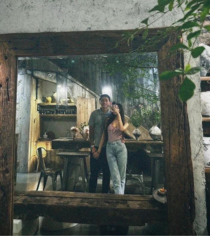 Khoảnh khắc lãng mạn của cặp đôi đẹp nhất nhì làng bóng đá Việt Nam Khoảnh khắc lãng mạn của cặp đôi đẹp nhất nhì làng bóng đá Việt Nam