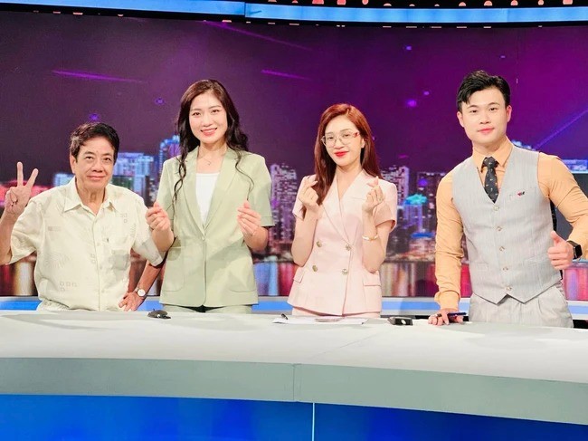 Phạm Thị Yến khoe hình ảnh sau khi tham dự một sự kiện truyền hình Phạm Thị Yến khoe hình ảnh sau khi tham dự một sự kiện truyền hình