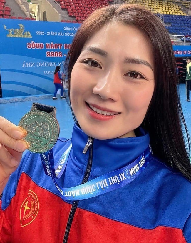 Hoa khôi bóng chuyền Phạm Thị Yến diện trang phục lịch lãm, khoe nhan sắc mặn mà ở tuổi U40 - Ảnh 1 Hoa khôi bóng chuyền Phạm Thị Yến diện trang phục lịch lãm, khoe nhan sắc mặn mà ở tuổi U40 - Ảnh 1