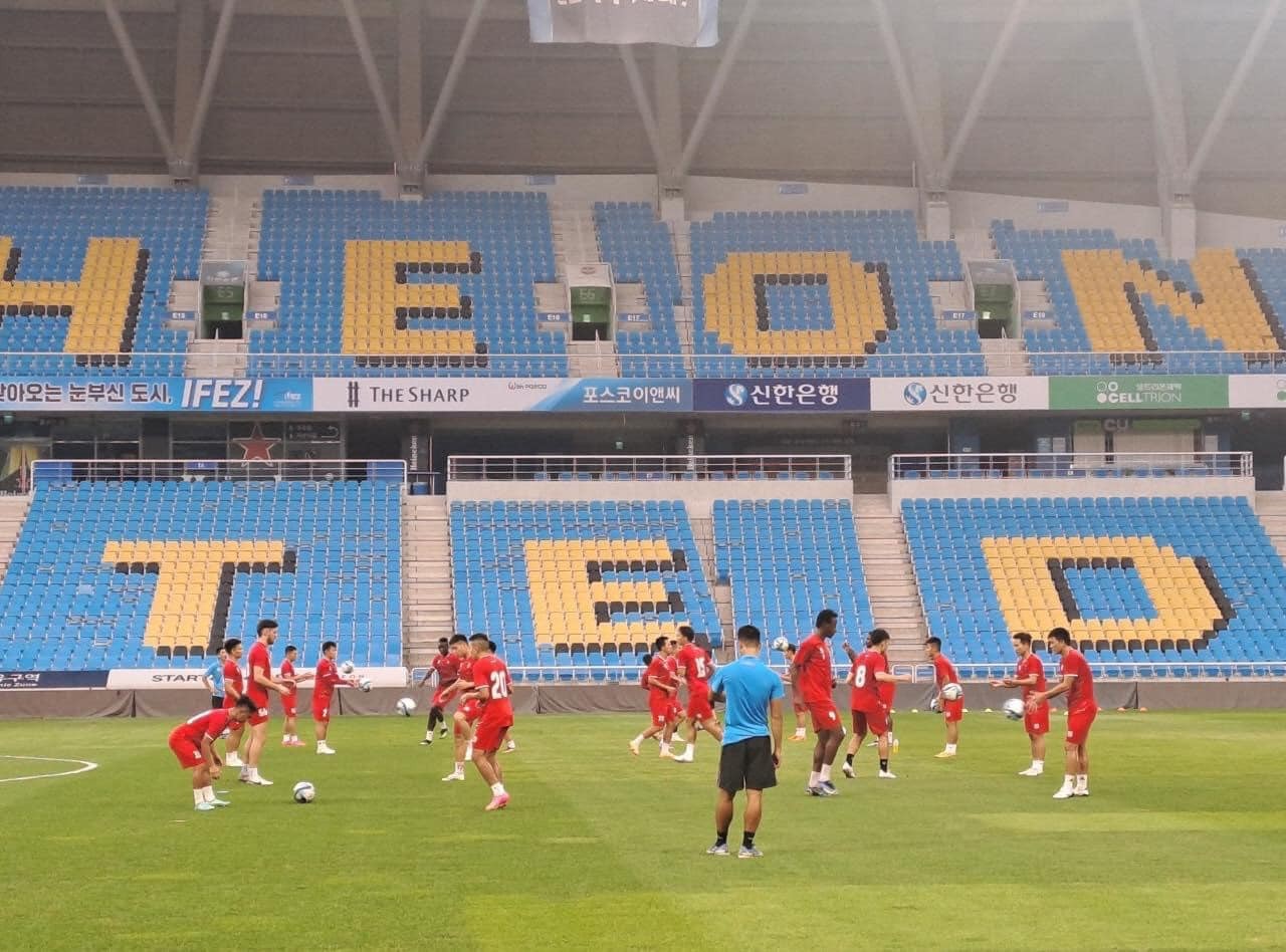 CLB Hải Phòng có buổi tập làm quen sân Sungui Arena Park CLB Hải Phòng có buổi tập làm quen sân Sungui Arena Park